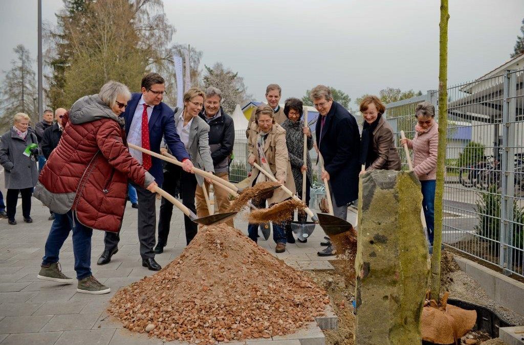 10-04-2019: Oak planting in honor of Josef Beuys