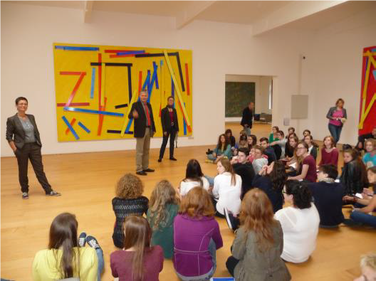 2014_KunstWortKunst_Ch.Knoedler, R. Anzeneder, B. Loeffler vor Imi Knoebel Fishing Yellow 2008 Foto DASMAXIMUM