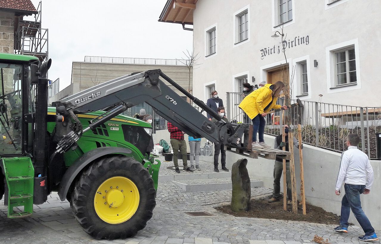 2_Eiche Tyrlaching, Alexandra Uhrmann auf Frontlader, 2021-03-27, Foto BL