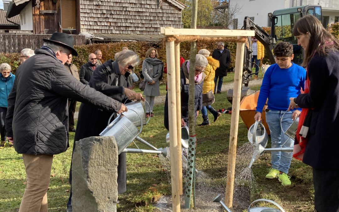 07-11-2021: Eichenpflanzung zu Ehren von Joseph Beuys in Bernau am Chiemsee