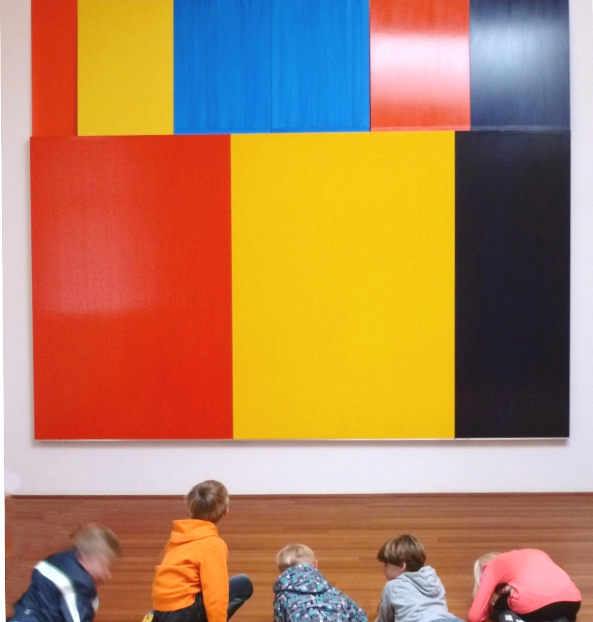 DASMAXIMUM_Schüler vor Imi Knoebel, Ich nicht, XIV,2006 Foto DASMAXIMUM_Insta1