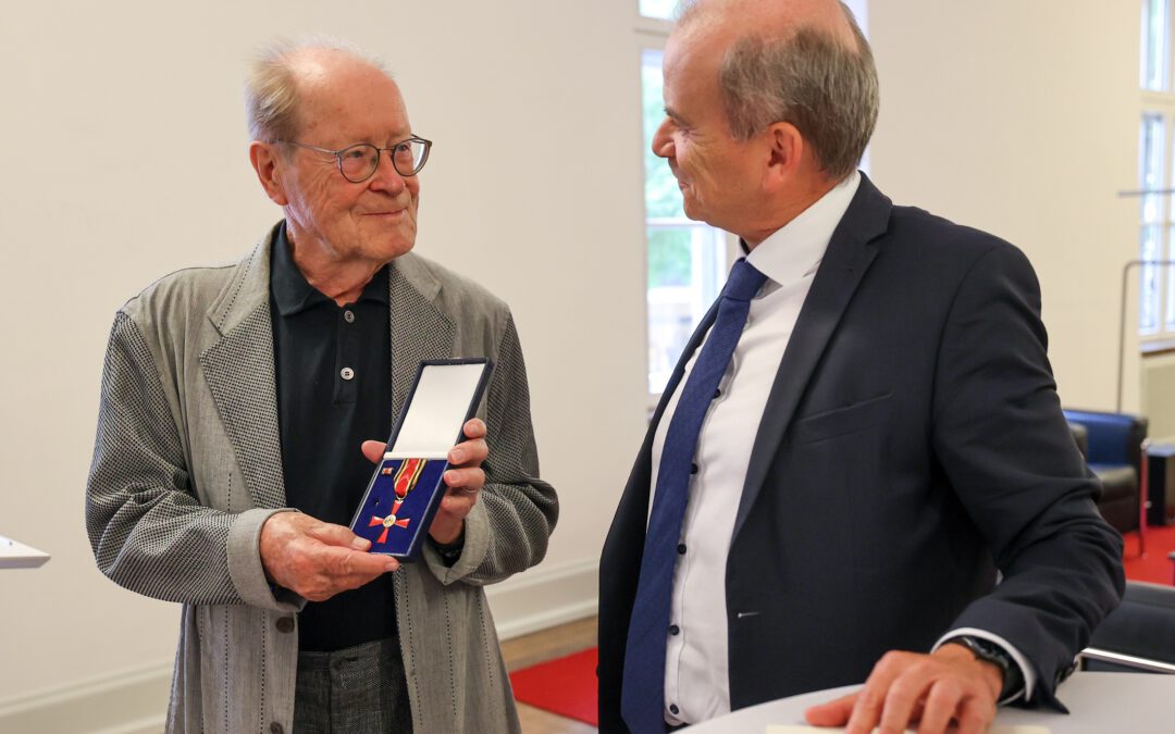 2022-07-11 Federal Cross of Merit with Ribbon presented to Heiner Friedrich